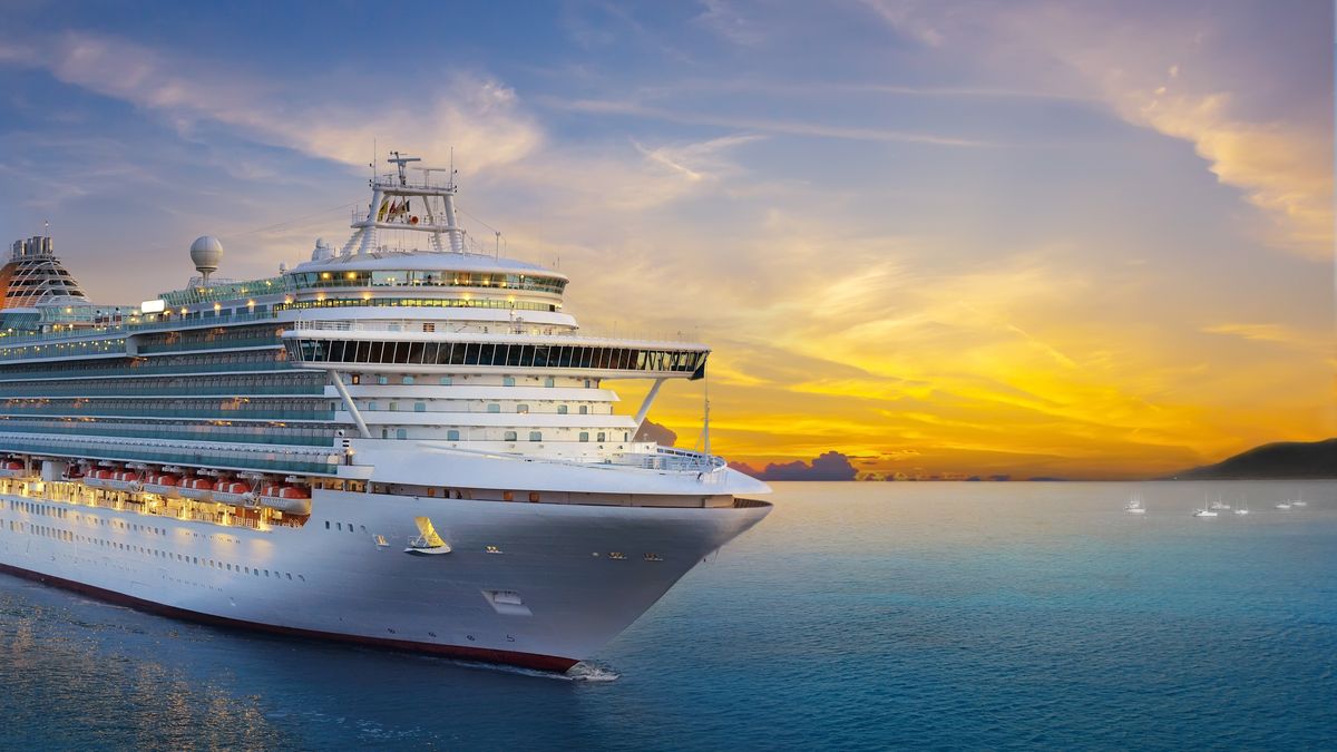 Deslumbrate con los bellísimos paisajes del Mediterráneo a bordo de estos cruceros de primer nivel.