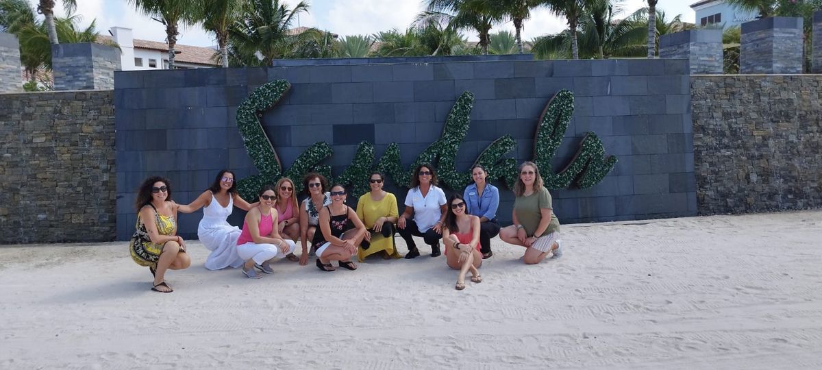 El grupo tuvo la oportunidad de conocer in situ las bondades del resort de Sandals en Curazao. - Ladevi Medios y Soluciones El grupo tuvo la oportunidad de conocer in situ las bondades del resort de Sandals en Curazao.