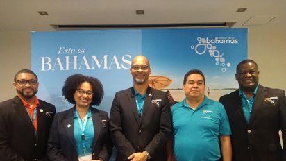 Adrian Kemp, Raquel Carey, Giovanni Grant, Víctor Manjarrés y Steven Johnson del Ministerio de Turismo de Las Islas de Las Bahamas.