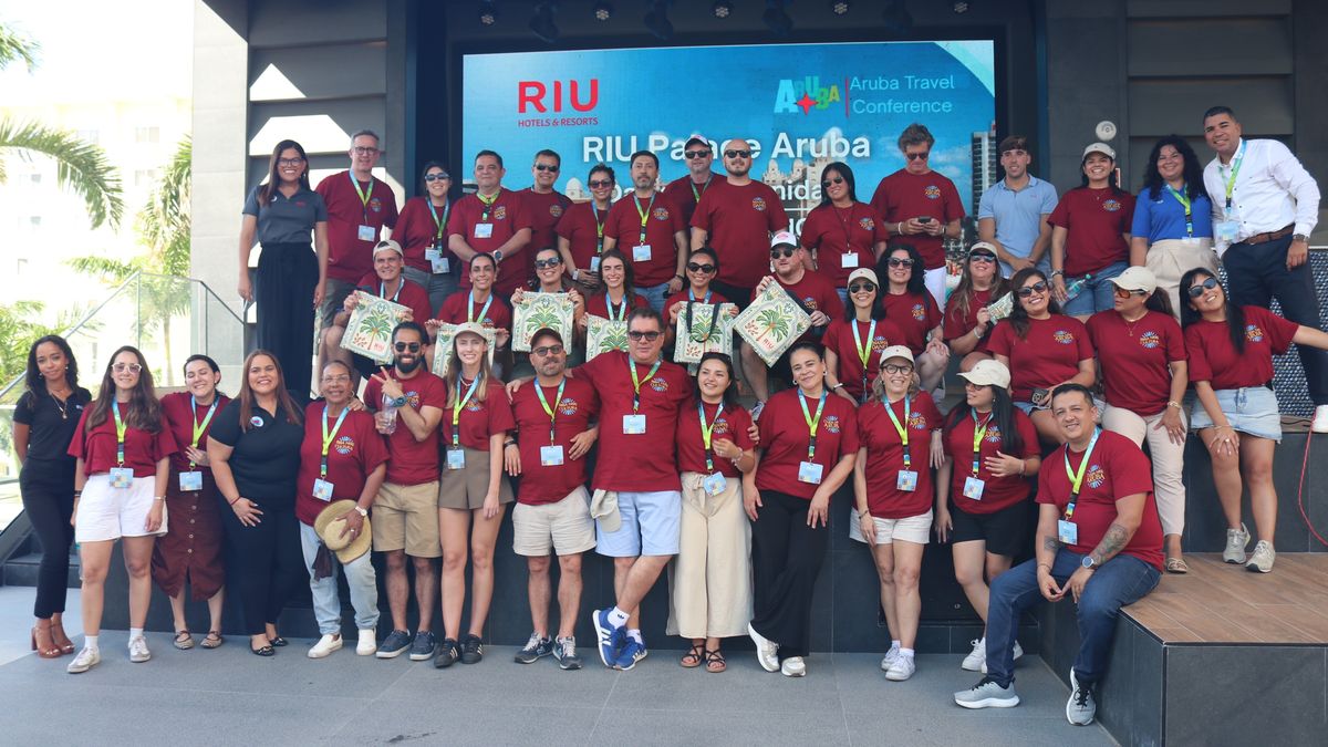 Agentes de viajes de Latinoam&eacute;rica durante la inspecci&oacute;n de producto en RIU Palace Aruba, en el marco de AGTC 2026.