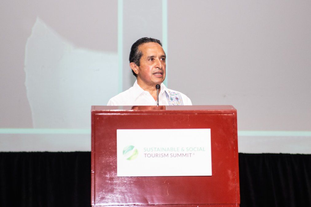 Carlos Joaquín González, gobernador de Quintana Roo, durante la Cumbre de Turismo Social y Sustentable.
