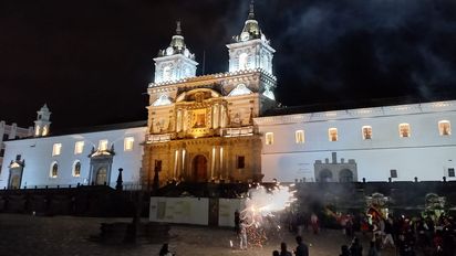 La iglesia San Francisco de Quito es uno de los atractivos imperdibles para visitar en Ecuador.&nbsp;