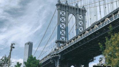 La principal ventaja de viajar a Estados Unidos relacionada con el perfeccionamiento de las habilidades lingüísticas en una segunda lengua, tan esencial como el inglés, es la inmersión total en el idioma.