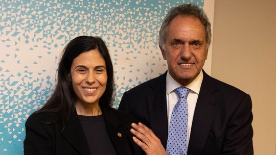 Daniel Scioli felicitó a Laura Teruel por haber ganado las eleccciones y ser la primera mujer en presidir la CAT.