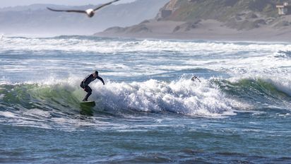 Descubre las mejores playas para empezar en el surf en Chile
