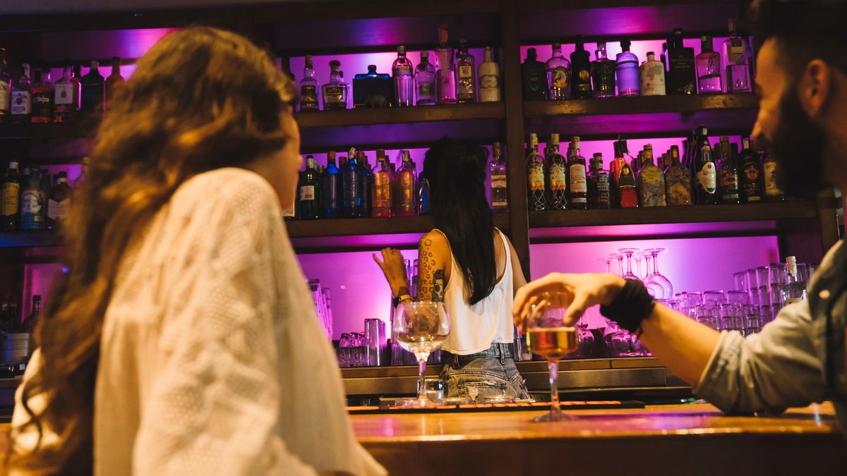 Gremios, como bares y restaurantes, exigen exigen cambios para el toque de queda.&nbsp;