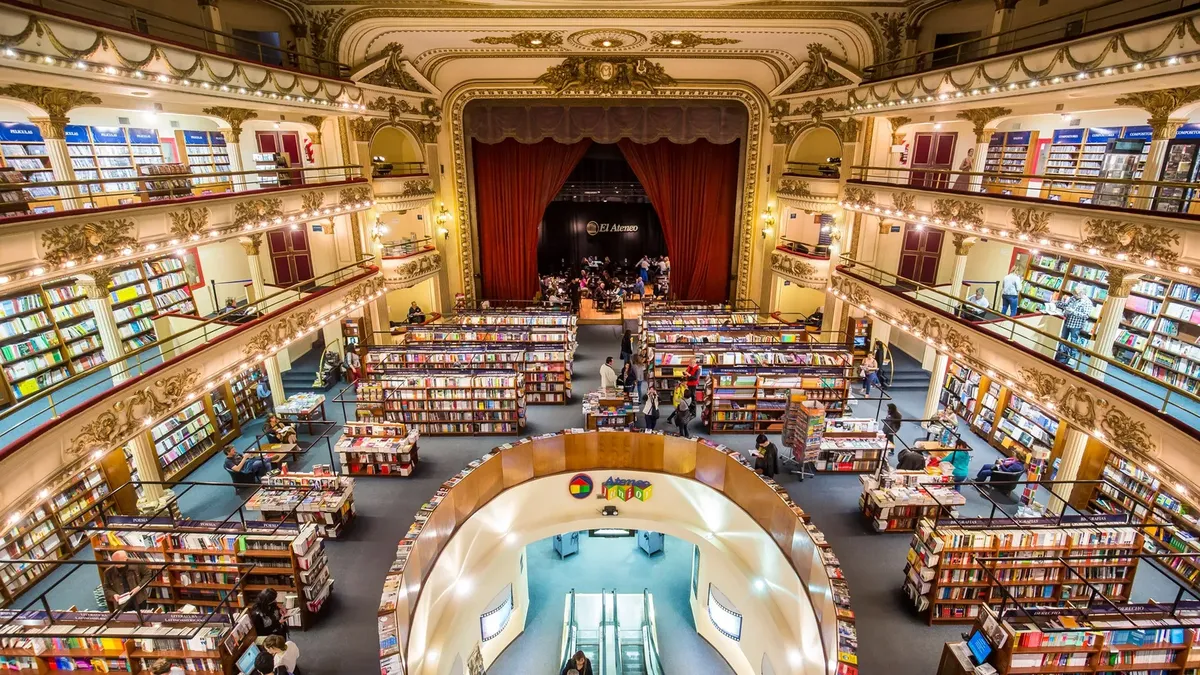 El Ateneo Grand Splendid de Buenos Aires es considerado como una de las librerías más lindas del mundo. El Ateneo Grand Splendid de Buenos Aires es considerado como una de las librerías más lindas del mundo.