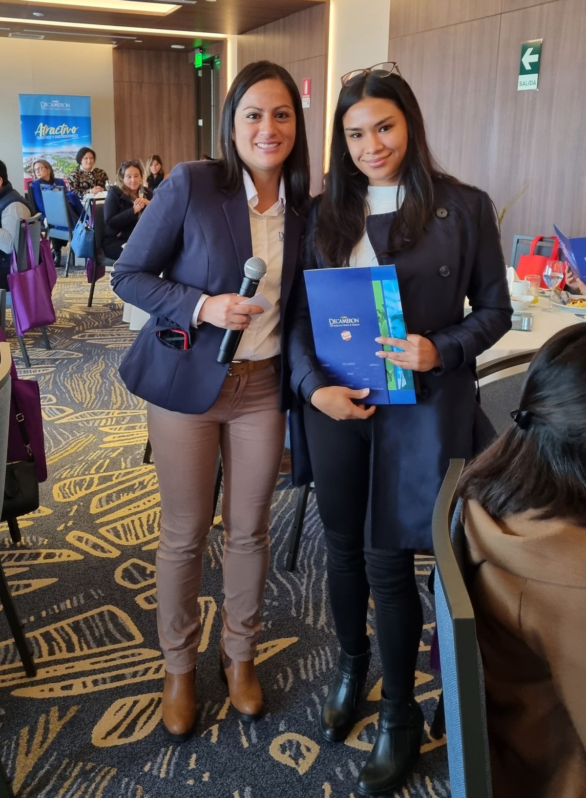  Desayuno capacitación organizado por la cadena de hoteles Decameron.