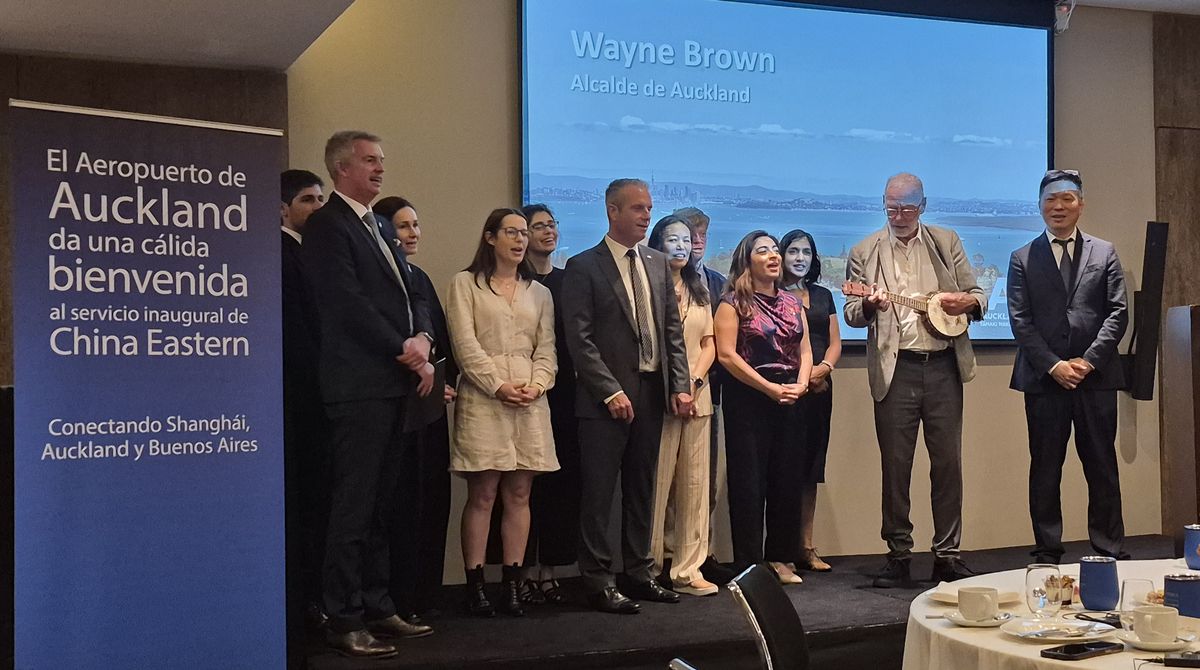 Autoridades de Nueva Zelanda y China celebraron el nuevo vuelo de China Eastern.