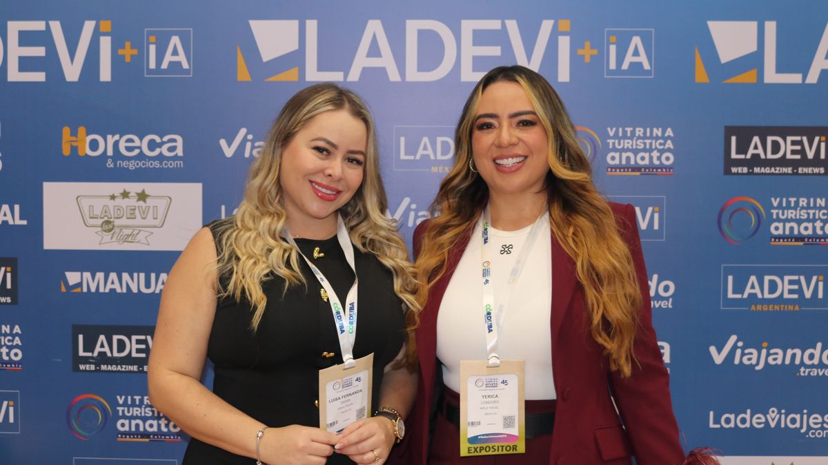 Luisa Fernanda Diosa, directora comercial para alianzas y Yerica Londoño, gerente general de Apple Travel en el marco de la Vitrina Turística Anato 2026.