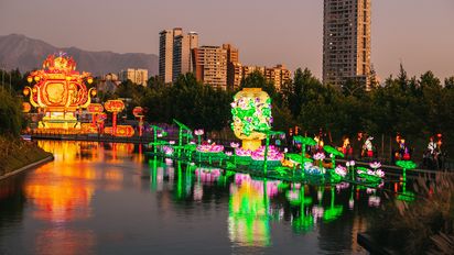 Los adultos mayores tendrán promoción 2X1 en el Lantern Festival Santiago el miércoles 15 y jueves 23 de marzo.