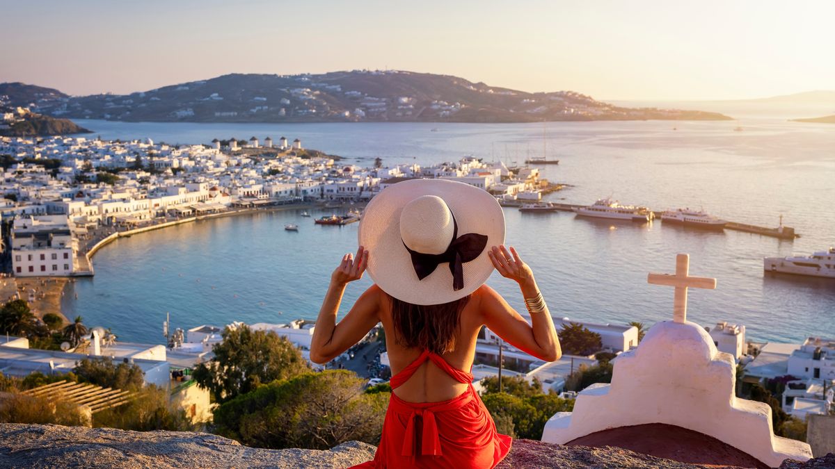 Grecia es el destino perfecto para quienes buscan playas paradisíacas y paisajes inolvidables en Santorini y Mykonos.