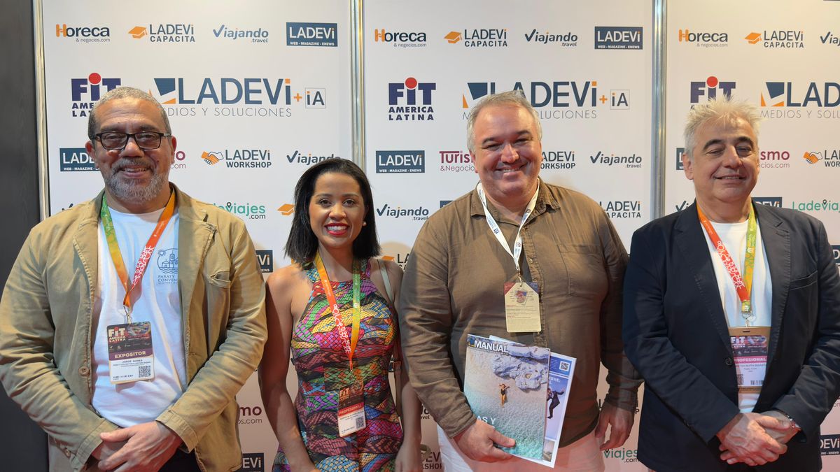 Jorge Gomes, Coordinador Ejecutivo de Paraty Convention & Visitors Bureau; Barros de Oliveira Calegai, CEO de Raizes Gastronomía; Eduardo Mello, representante de Rio de Janeiro; y Sebastian Buffa, CEO de Paraty Tours; en FIT 2025.