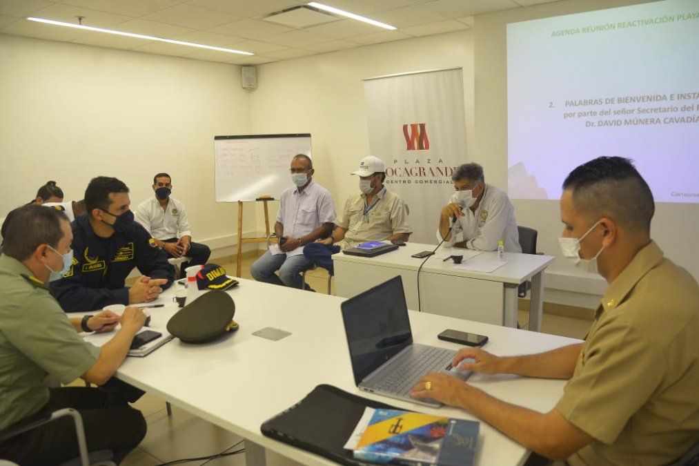 Reunión para apertura de Playa Azul.