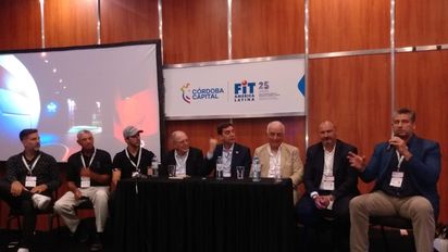 El periodista deportivo Toti Pasman, el golfista César Monasterio (integrante de PGA Tour), el piloto de automovilismo Matías Rossi; Toti Ferina, expiloto automovilístico y director del Autódromo Internacional de Termas de Río Hondo; Jorge Mukdise, intendente de Termas de Río Hondo; Juan Manuel Pereira, exgolfista y principal impulsor del campo de golf de Termas de Río Hondo; Bernardo Abruzzese, representante de la provincia de Santiago del Estero en Buenos Aires; y&nbsp;Nelson Bravo, subsecretario de Turismo de la provincia de Santiago del Estero; estuvieron apoyando la iniciativa de Termas de Río Hondo en la Feria Internacional de Turismo de América Latina (FIT).