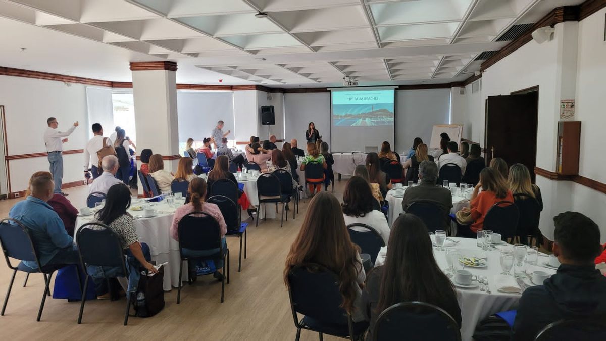 Caravana de promoción de Universal Group en Colombia.