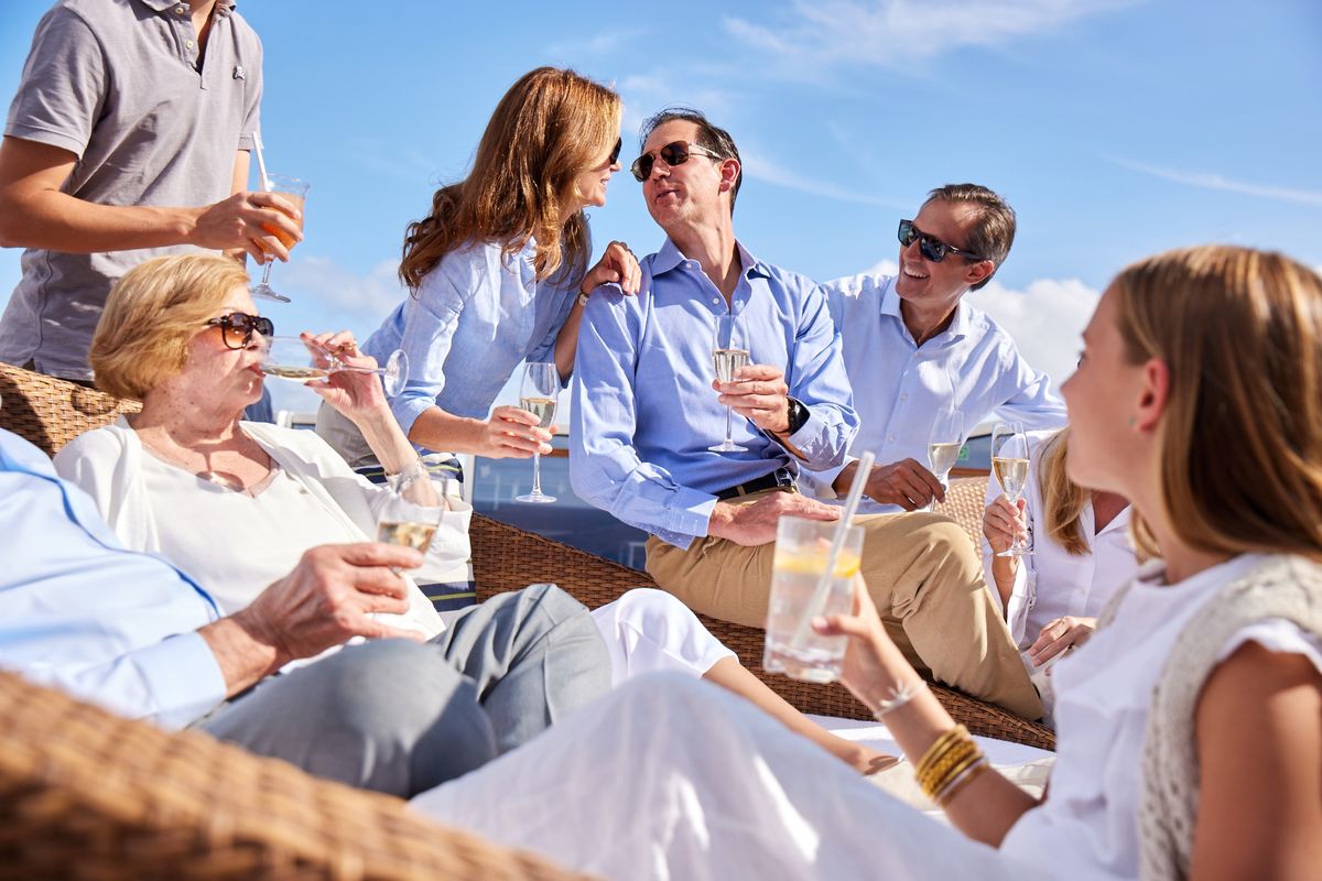 Regent Seven Seas renueva sus shows a bordo sosteniendo el compromiso de ofrecer experiencias de lujo en altamar. - Ladevi Medios y Soluciones Regent Seven Seas renueva sus shows a bordo sosteniendo el compromiso de ofrecer experiencias de lujo en altamar.