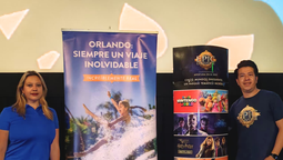 Lorena Pereda y César Ortega capacitaron a agentes de viajes sobre los atractivos de Halloween en Orlando.