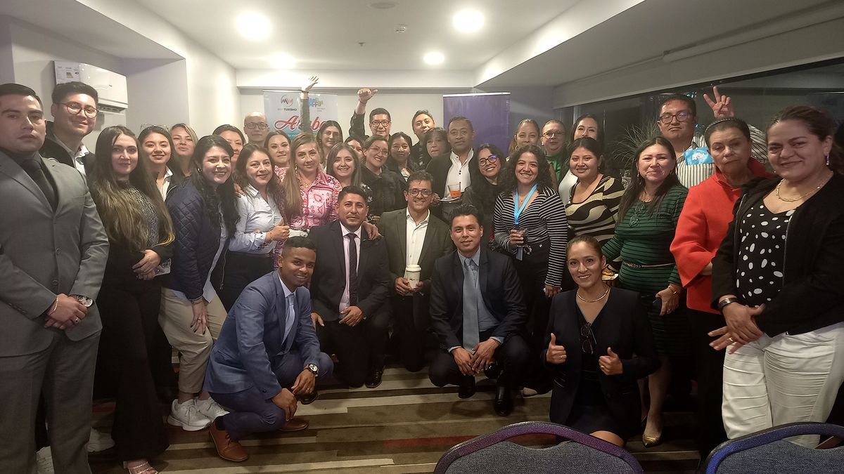 Agencias de viajes junto con el equipo de MW Turismo, durante la capacitación sobre Aruba.