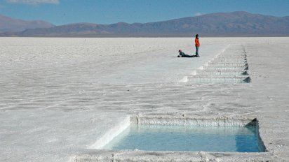 Las Salinas Grandes, uno de los paisajes más sorpendentes de la Puna.