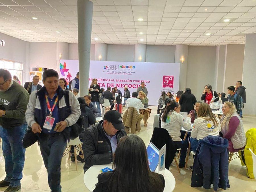 Durante el Tianguis de Pueblos Mágicos se concretaron 11 mil 288 citas de negocios, más 6 mil 500 se realizaron en el pabellón específico para estos encuentros. Durante el Tianguis de Pueblos Mágicos se concretaron 11 mil 288 citas de negocios, más 6 mil 500 se realizaron en el pabellón específico para estos encuentros.