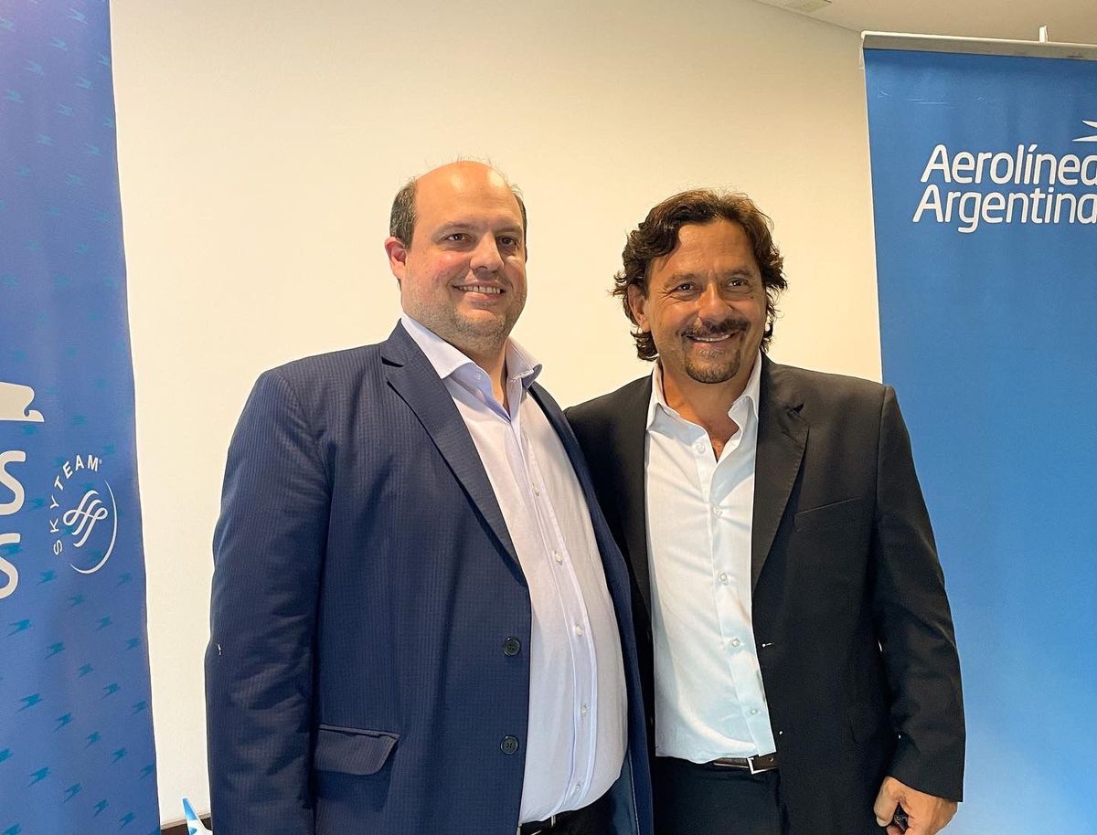 Lanzamiento de Aerolíneas Argentinas de la ruta Salta-San Pablo: el presidente de AR, Pablo Ceriani; y el gobernador de la provincia de Salta, Gustavo Sáenz.