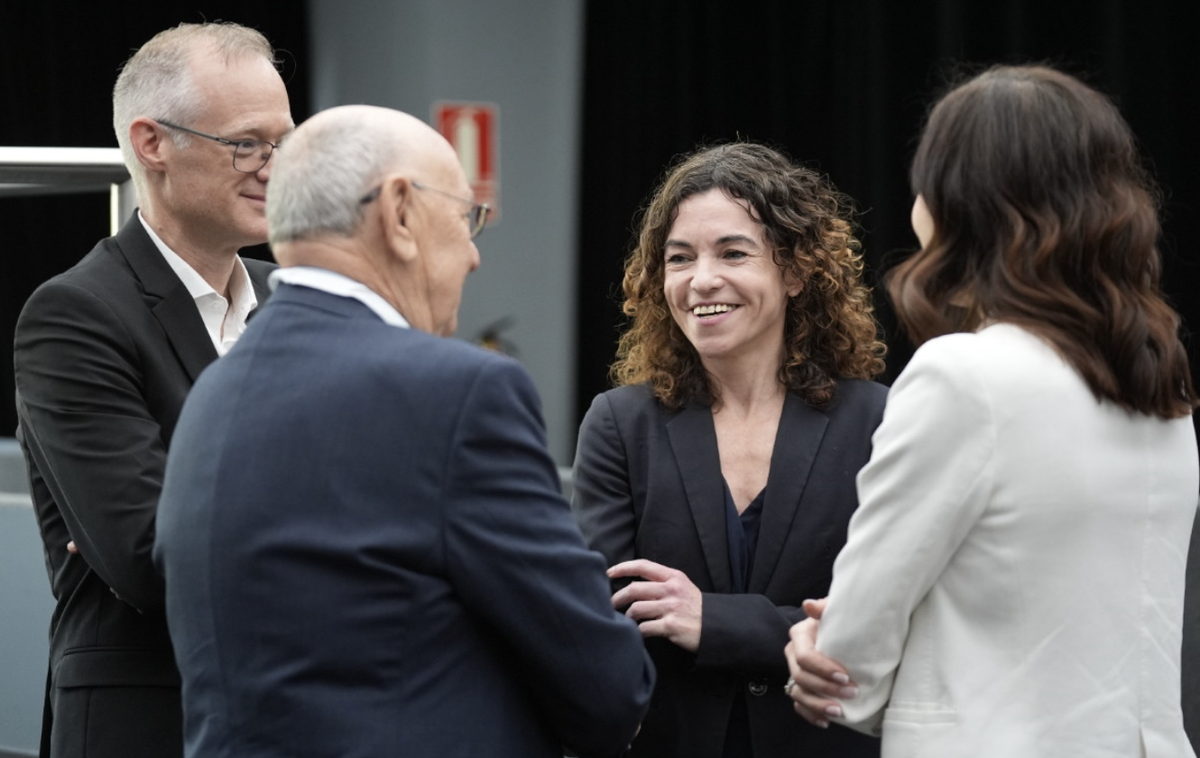 La secretaria de Estado de Turismo de España, Rosario Sánchez Grau junto a Rosana Morillo en el Foro Hosteltur 2024.