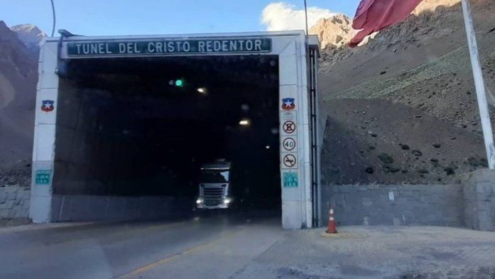 Quienes no tengan un Pase de Movilidad habilitado con dosis de refuerzo, deberán realizar un aislamiento de siete días en el lugar que indiquen en la declaración jurada que entreguen a su ingreso.&nbsp;