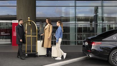 Air France ha dispuesto recientemente el servicio de Conciergerie, un acompañamiento personalizado en el aeropuerto de Charles de Gaulle. Air France ha dispuesto recientemente el servicio de Conciergerie, un acompañamiento personalizado en el aeropuerto de Charles de Gaulle.