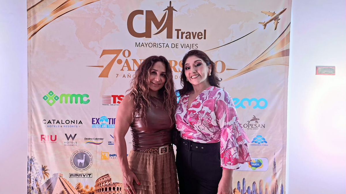&nbsp;Jessica Lara, representante para Per&uacute; de Aruba junto a Grecia Coronado.