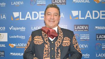 Miguel Andrés Hernández, subsecretario de Turismo de Jalisco, durante la Vitrina de Anato 2026 y su visita al stand de Ladevi.