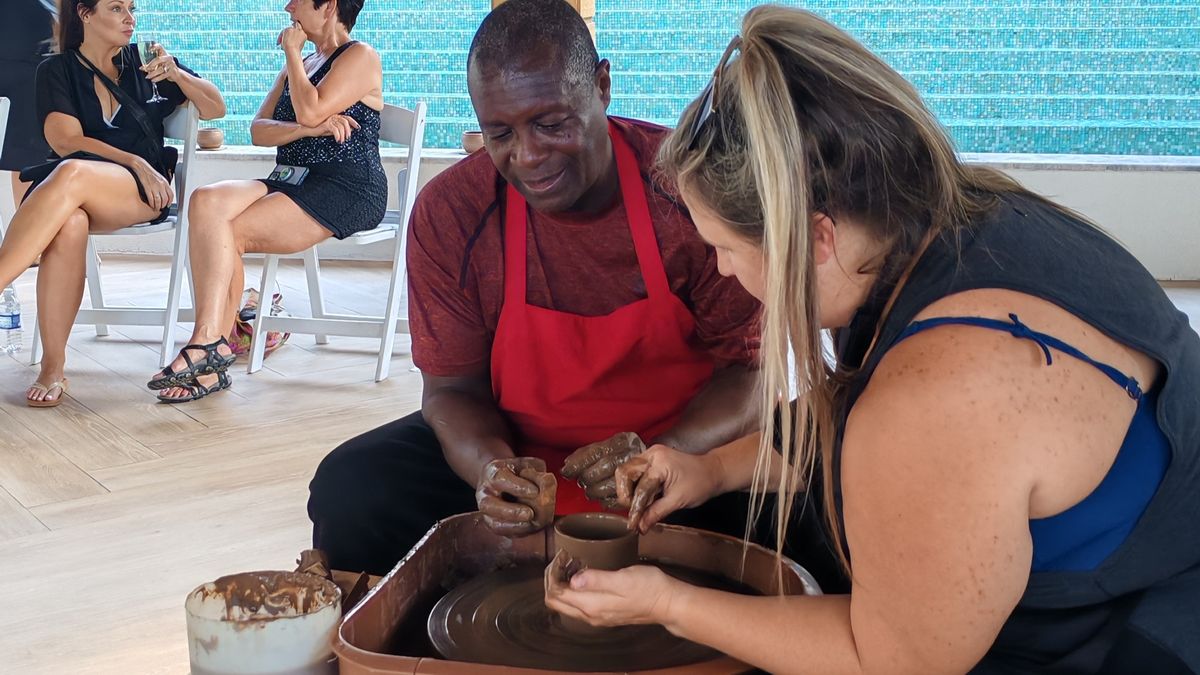 Agentes de viajes participaron en actividades lúdicas durante el evento “Back to Jamaica”, organizado por Sandals Resorts. Agentes de viajes participaron en actividades lúdicas durante el evento “Back to Jamaica”, organizado por Sandals Resorts.