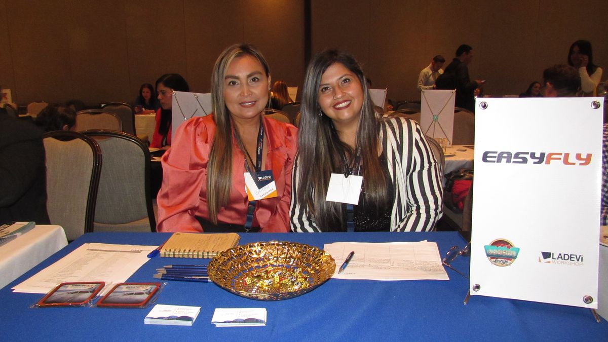 Arleth Peréz y Nathalia Ramírez de EasyFly.