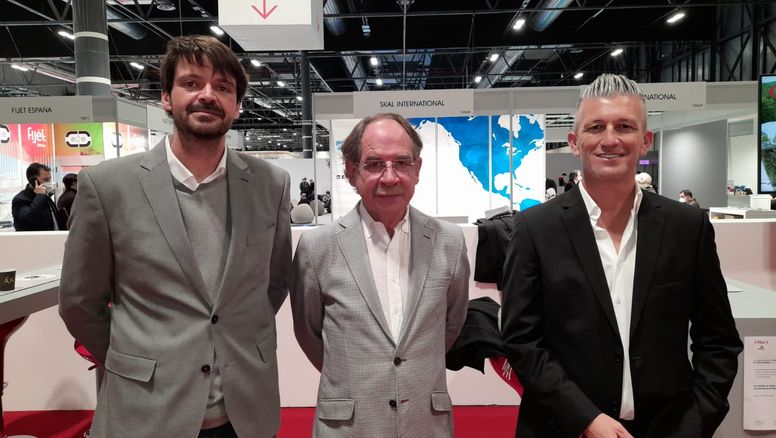 Carlos Braña, director de Operaciones de maseuropa; Miguel de la Cruz; y Juan Martínez, de Operaciones.