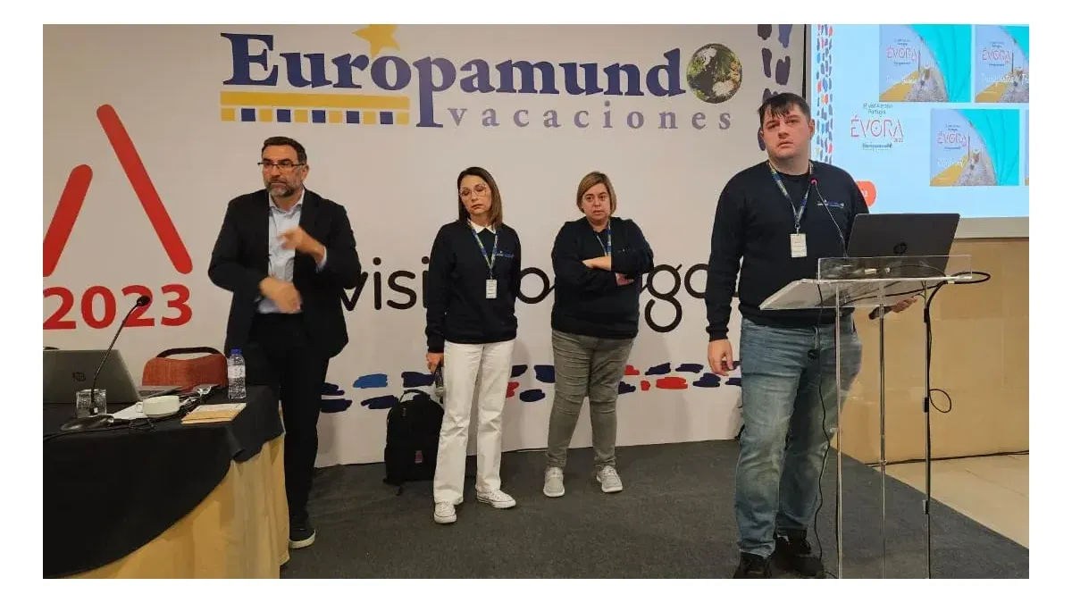 El departamento de Atención al Cliente de Europamundo explicando las novedades e intercambiando sobre los problemas que se presentan con mayor o menor frecuencia.
