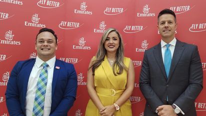 Raúl Méndez, Gabriela Encinas y Scott Lantz, gerente regional de Emirates.