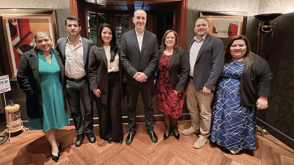 Juan Diego Zapata, director general de PriceTravel Colombia; Rafael Durand, COO; Zoraida Cedeño, directora B2B para Latinoamérica; Juan Socas, CCO; y Yadira Acosta, líder de Comunicación y Relaciones Públicas de PriceTravel Holding.