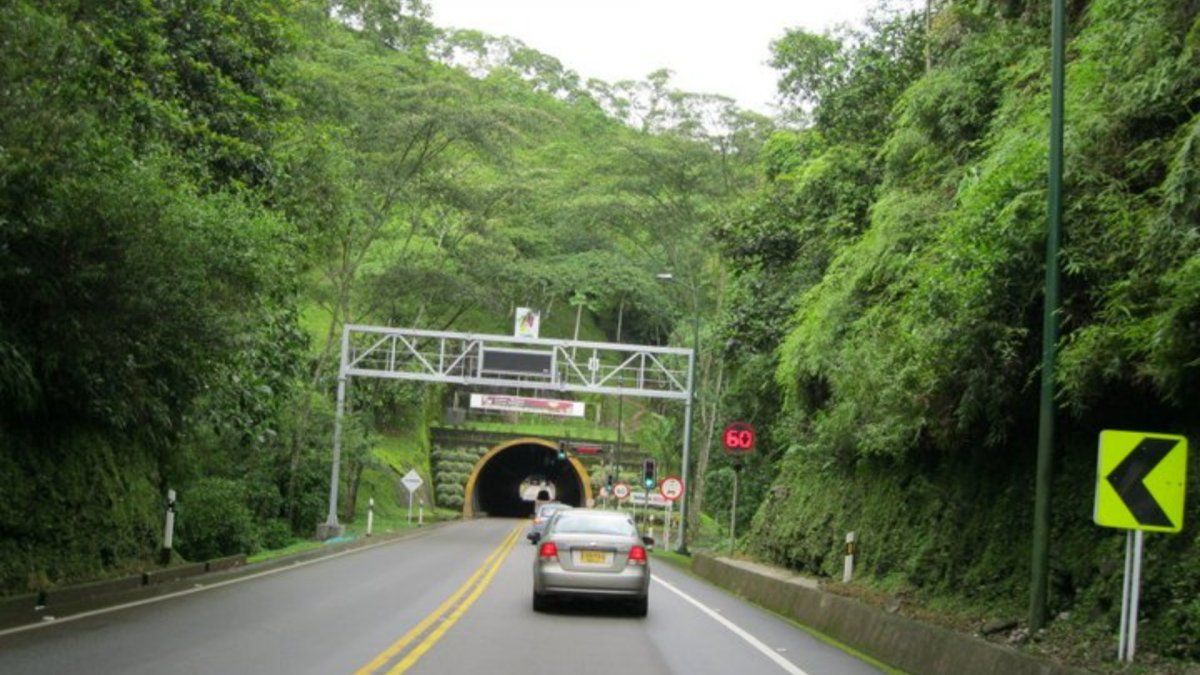 La distancia por carretera entre Bogotá y Paipa es de aproximadamente 179 kilómetros. La distancia por carretera entre Bogotá y Paipa es de aproximadamente 179 kilómetros.