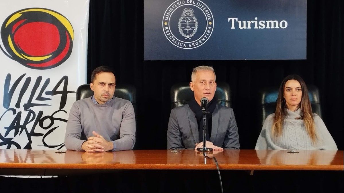 Sebastían Boldrini, Esteban Avilés y Yanina Martínez durante el evento de Villa Carlos paz.