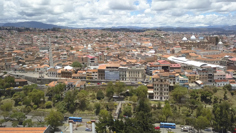 Aumento de alojamientos tipo Airbnb en Centro Histórico de Cuenca pone a prueba dinámica urbana.