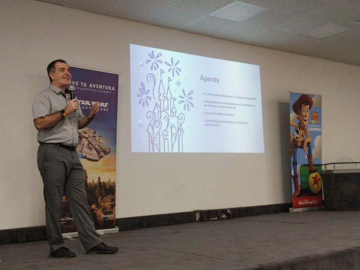 Eduardo Rocha, gerente de entrenamientos para Latinoamérica en Disney Destinations.