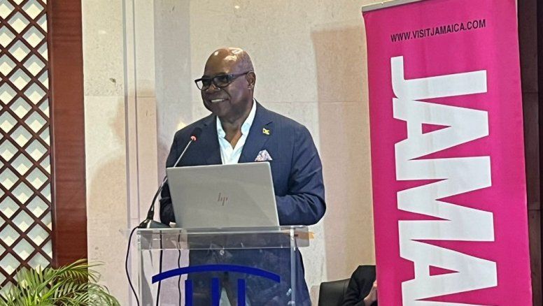 Edmund Bartlett, ministro de Turismo de Jamaica.