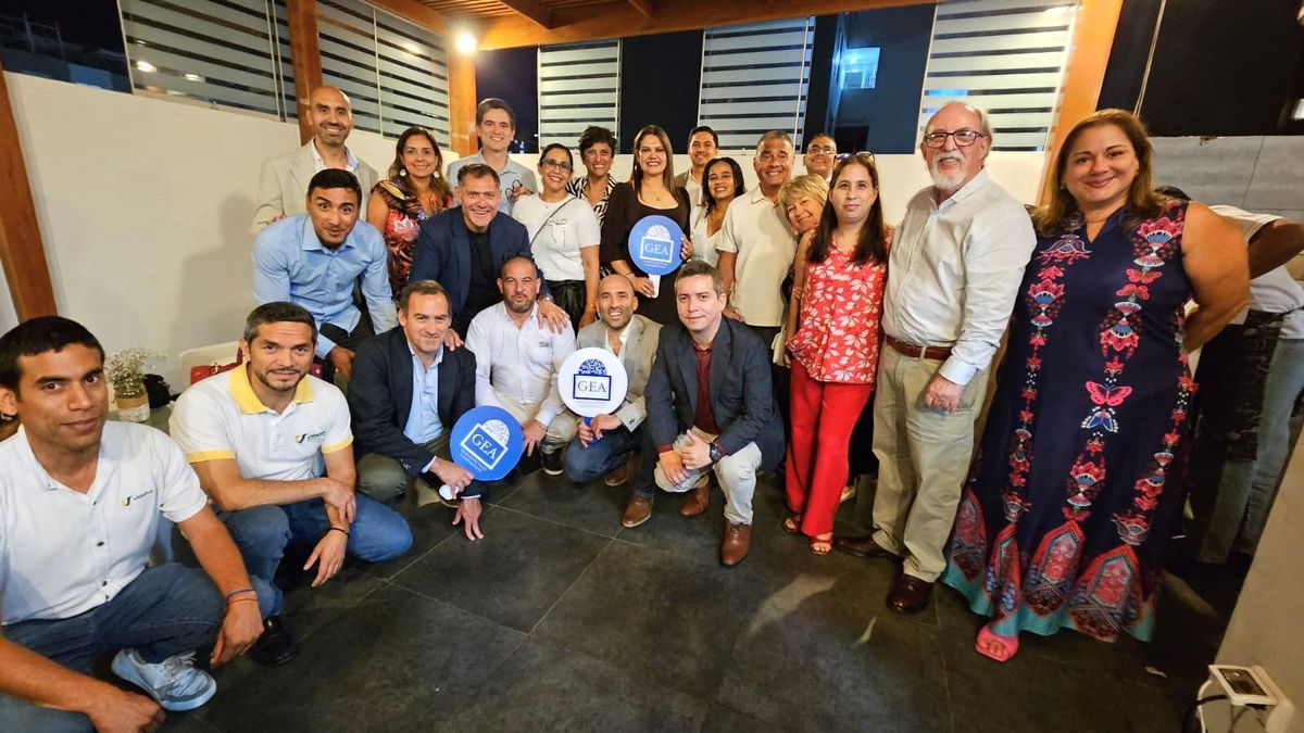 Equipo de Grupo GEA Latinoamérica y Perú junto a operadores socios de la región. - Ladevi Medios y Soluciones Equipo de Grupo GEA Latinoamérica y Perú junto a operadores socios de la región.