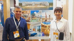 David Lizarraga, director de Ventas Internacionales de International Hospitality Travel; y Alma López, directora corporativa de Ventas de Arriva Hospitality Group; presentaron el nuevo concepto de Sensira Resort & Spa.