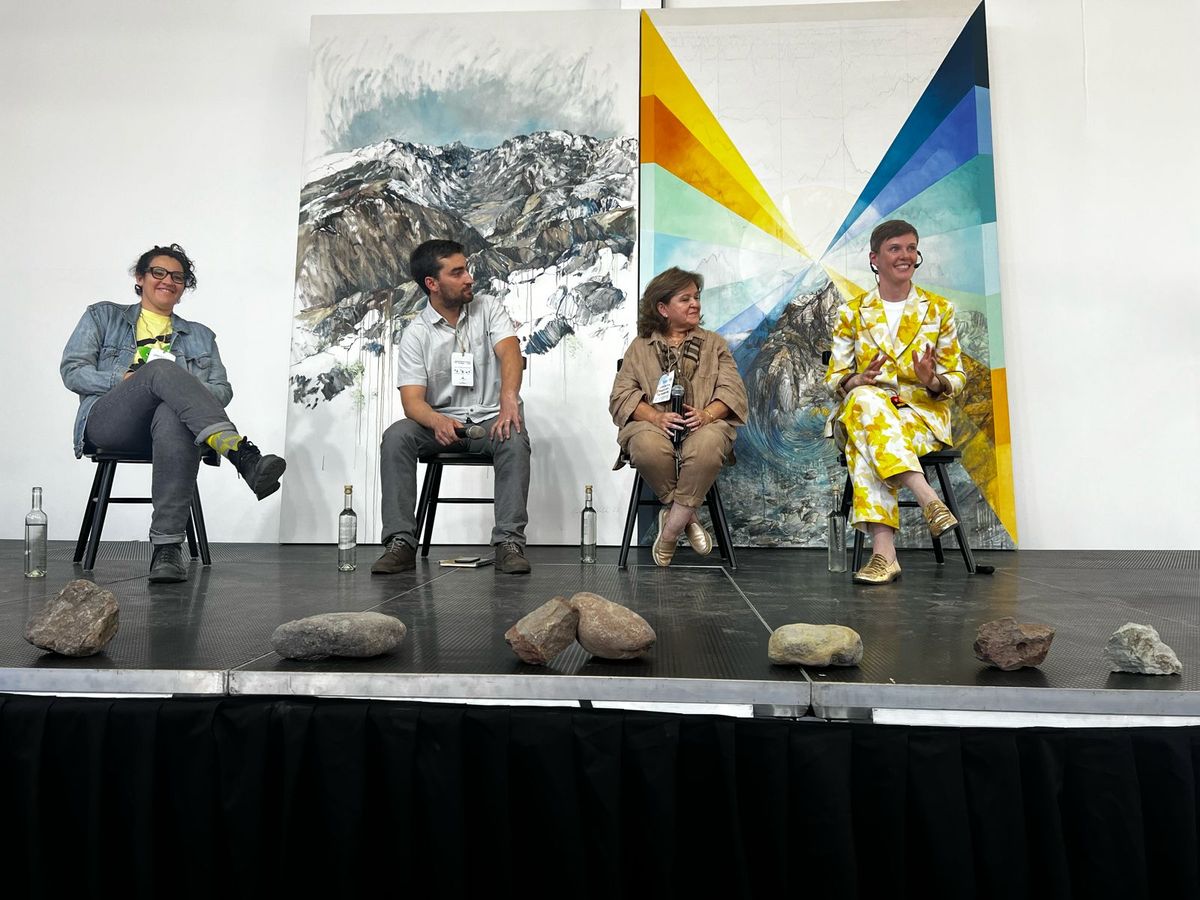 Panel 2: Futuros sustentables para la gestión de destinos turísticos Karen Luz Córdova, cofundadora Cuidadores de Destinos; Nicolás Carvallo, coordinador de turismo aventura y naturaleza de montaña Transforma turismo; Verónica Aguilar, encargada de desarrollo de destinos turísticos Sernatur; Signe Jungersted, CEO de Group NAO.