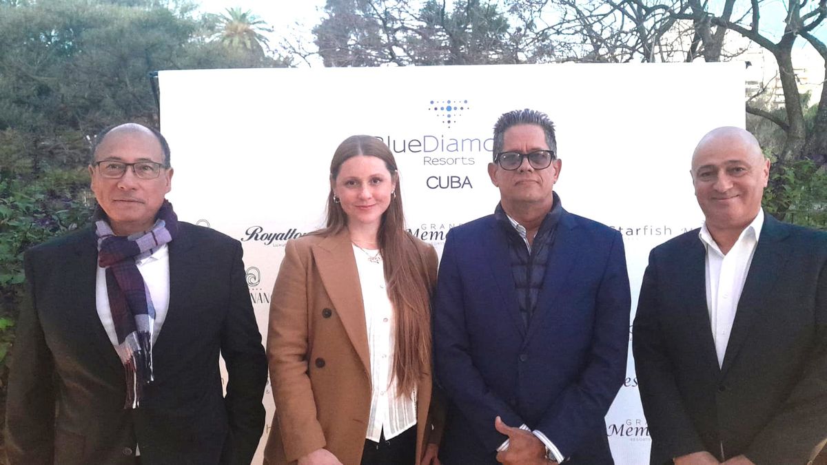 Rafael Villanueva, Bárbara Roddik, Jorge Rosales y &nbsp;Mohamad Fawzi durante la presentación de Blue Diamond. &nbsp; &nbsp;