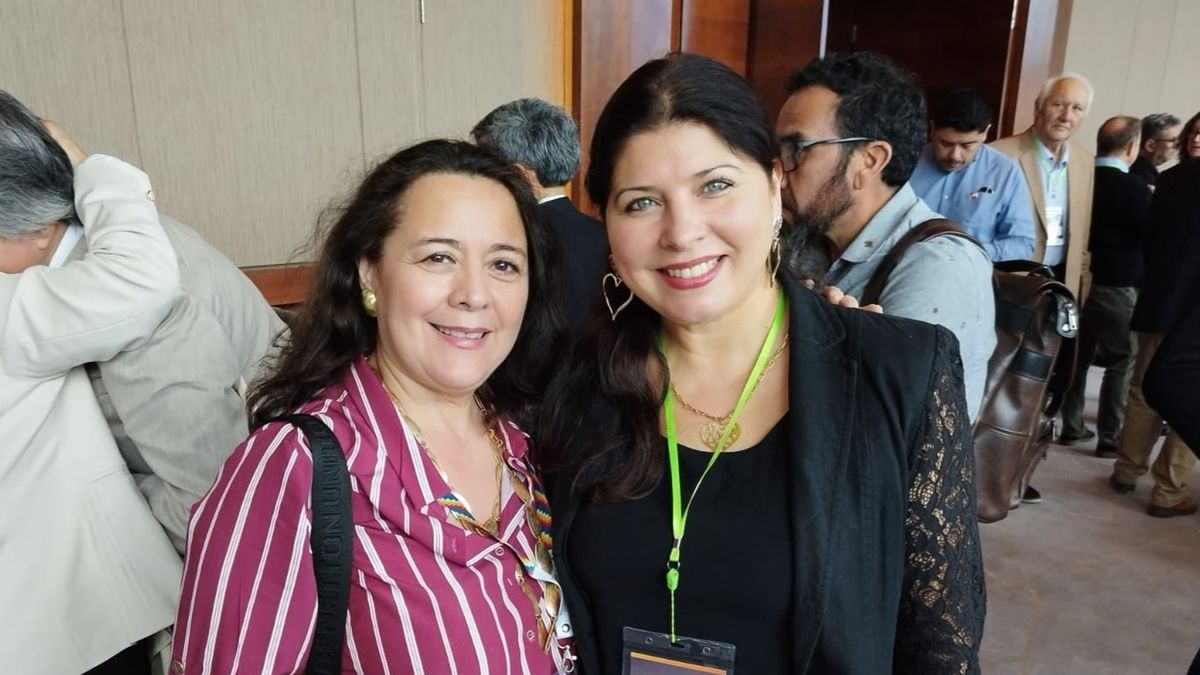 Lorena Arriagada, secretaria general de Achet, y Alejandra Arias, directora de Esquerre Tour Operador.
