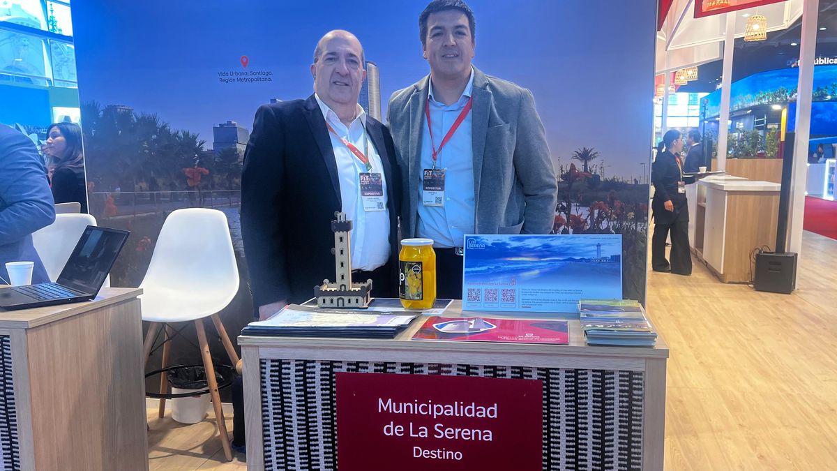 Andrés Azuaga, director comercial Ladevi Chile; David Videla, jefe de departamento de Turismo de La Serena.
