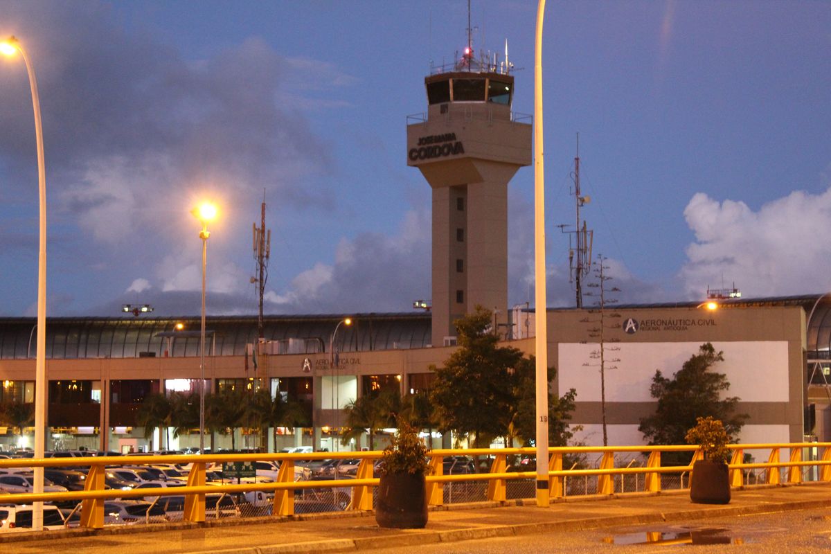 Operación del Aeropuerto José María Córdova colapsó por emergencia ocurrida con avión de Latam Airlines.