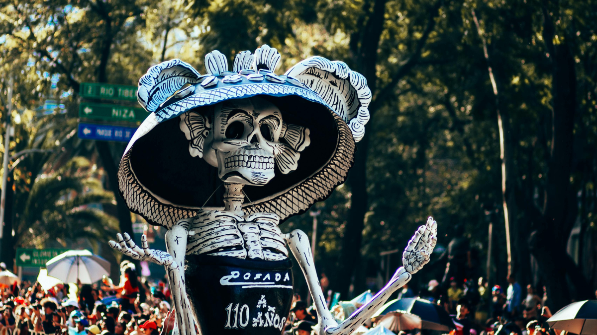 Este desfile tiene como objetivo compartir el gusto por las tradiciones y el amor a México.
